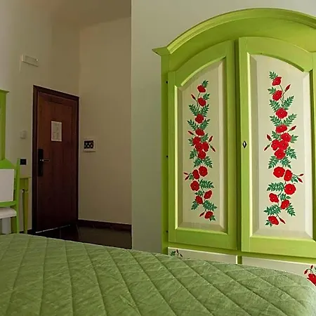 Apartmán La Food & Drink For Rent - No Reception -